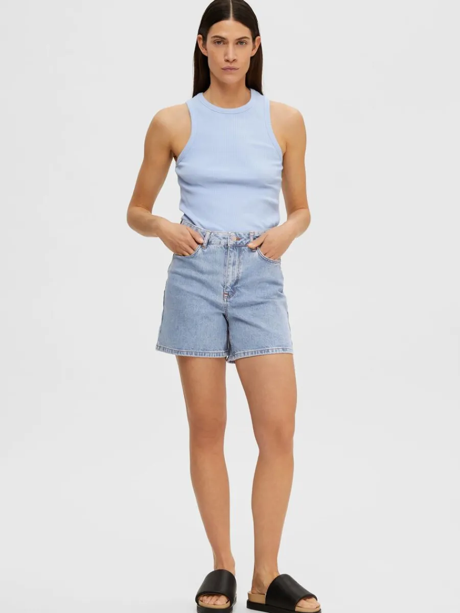 hg_midja_jeansshorts_3.webp SELECTED HÖG MIDJA JEANSSHORTS Blue Store