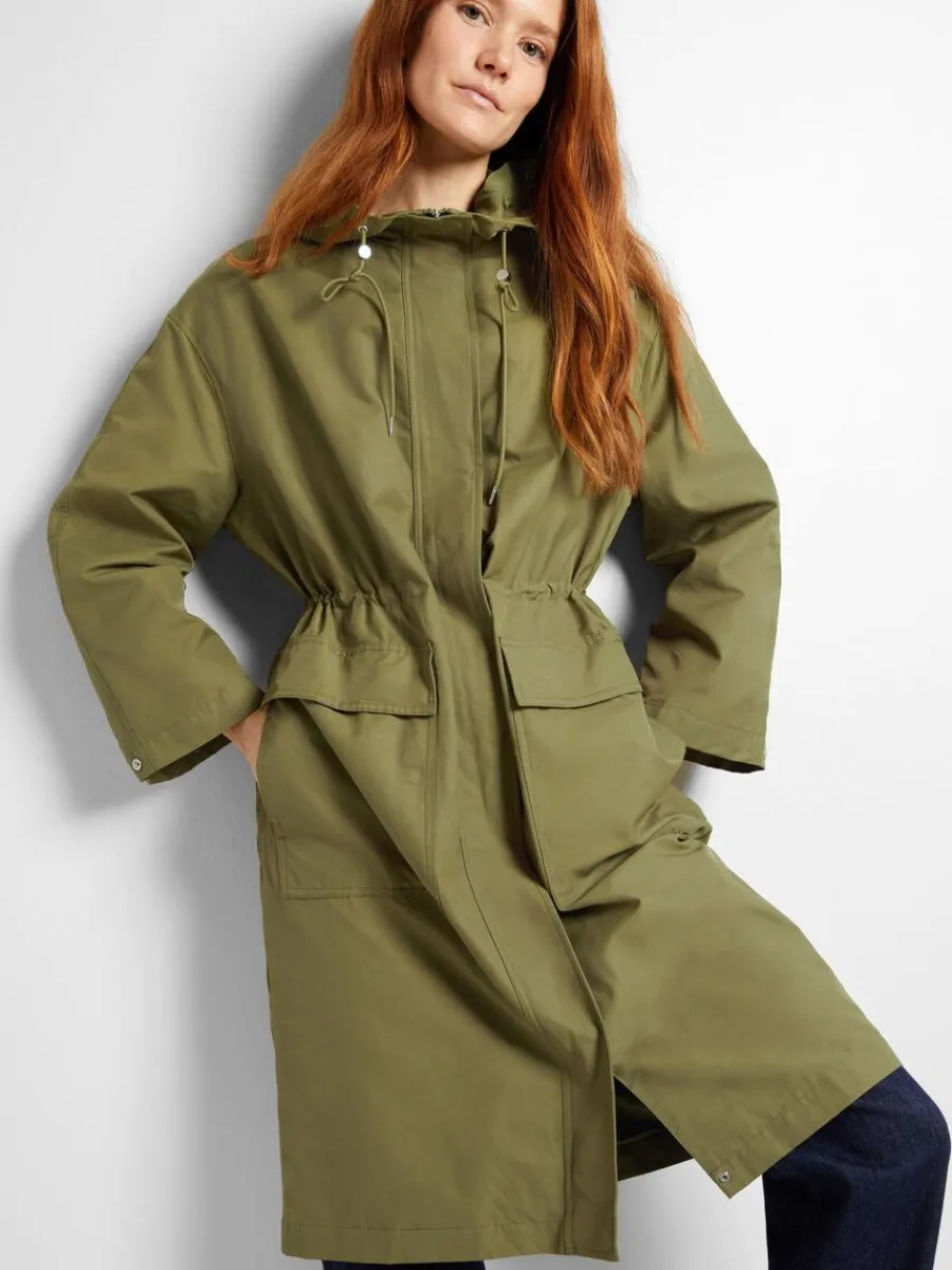 huvfrsedd_parkas_2.webp SELECTED HUVFÖRSEDD PARKAS Green Hot