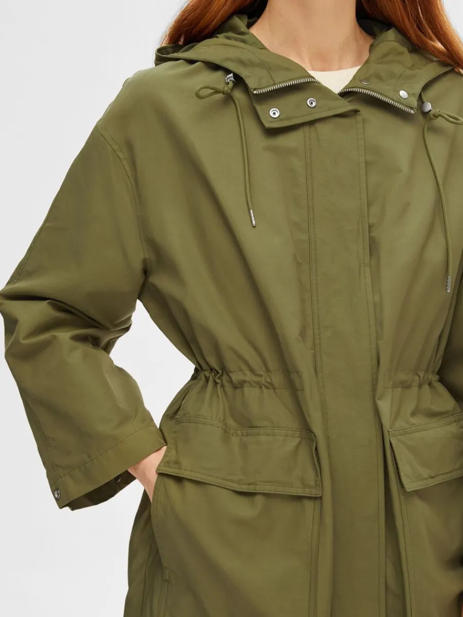 huvfrsedd_parkas_3.webp SELECTED HUVFÖRSEDD PARKAS Green Hot