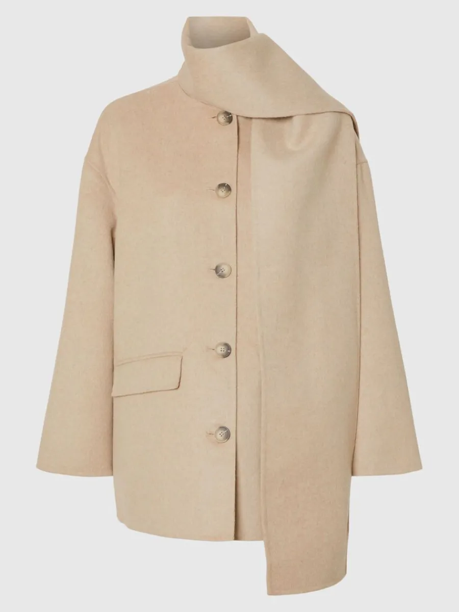 inbyggd_halsduk_jacka_5.webp SELECTED INBYGGD HALSDUK JACKA Beige Fashion