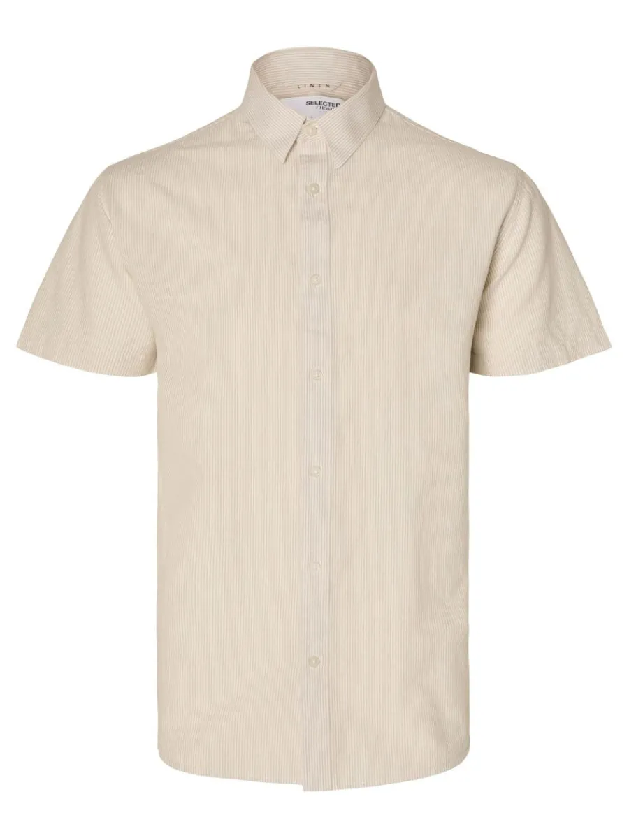 klassiska_kortrmad_skjort_4-3.webp SELECTED KLASSISKA KORTÄRMAD SKJORTA Beige New