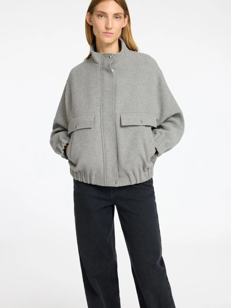 kort_bomberjacka_2-1.webp SELECTED KORT BOMBERJACKA Grey New