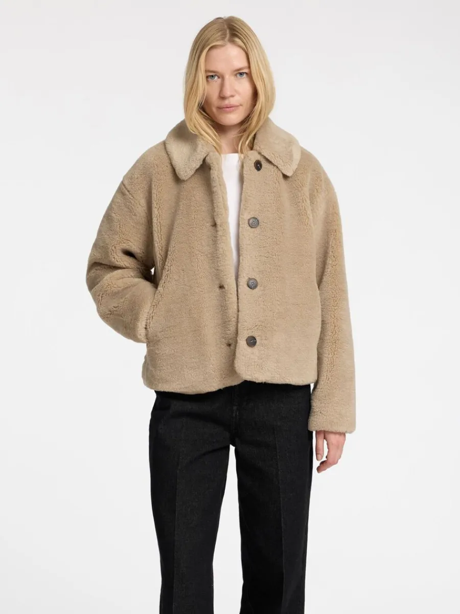 kort_teddyjacka_0.webp SELECTED KORT TEDDYJACKA Brown Clearance