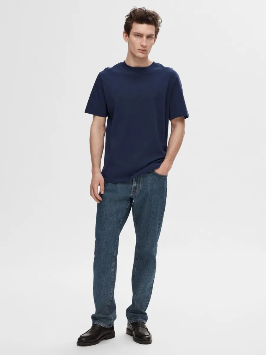 kortrmad_med_avslappnad_p_1-3.webp SELECTED KORTÄRMAD MED AVSLAPPNAD PASSFORM T-SHIRT Blue Hot