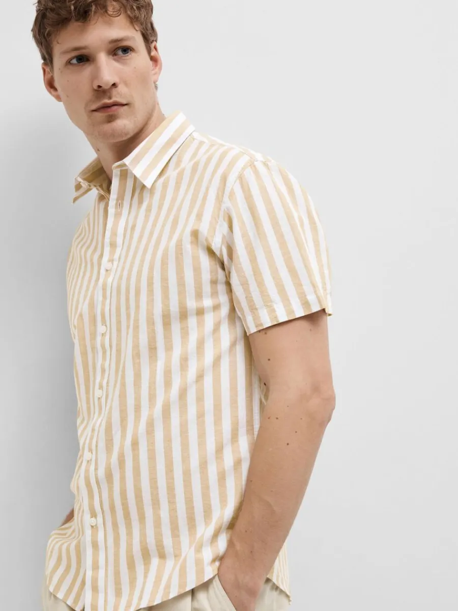 kortrmad_skjorta_3.webp SELECTED KORTÄRMAD SKJORTA Beige Fashion