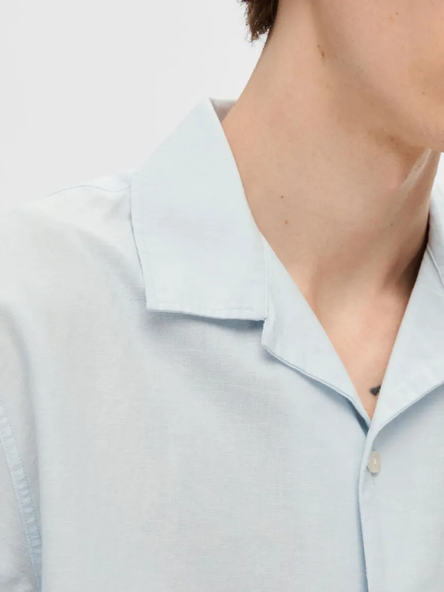 kortrmad_skjorta_5-9.webp SELECTED KORTÄRMAD SKJORTA Blue Hot