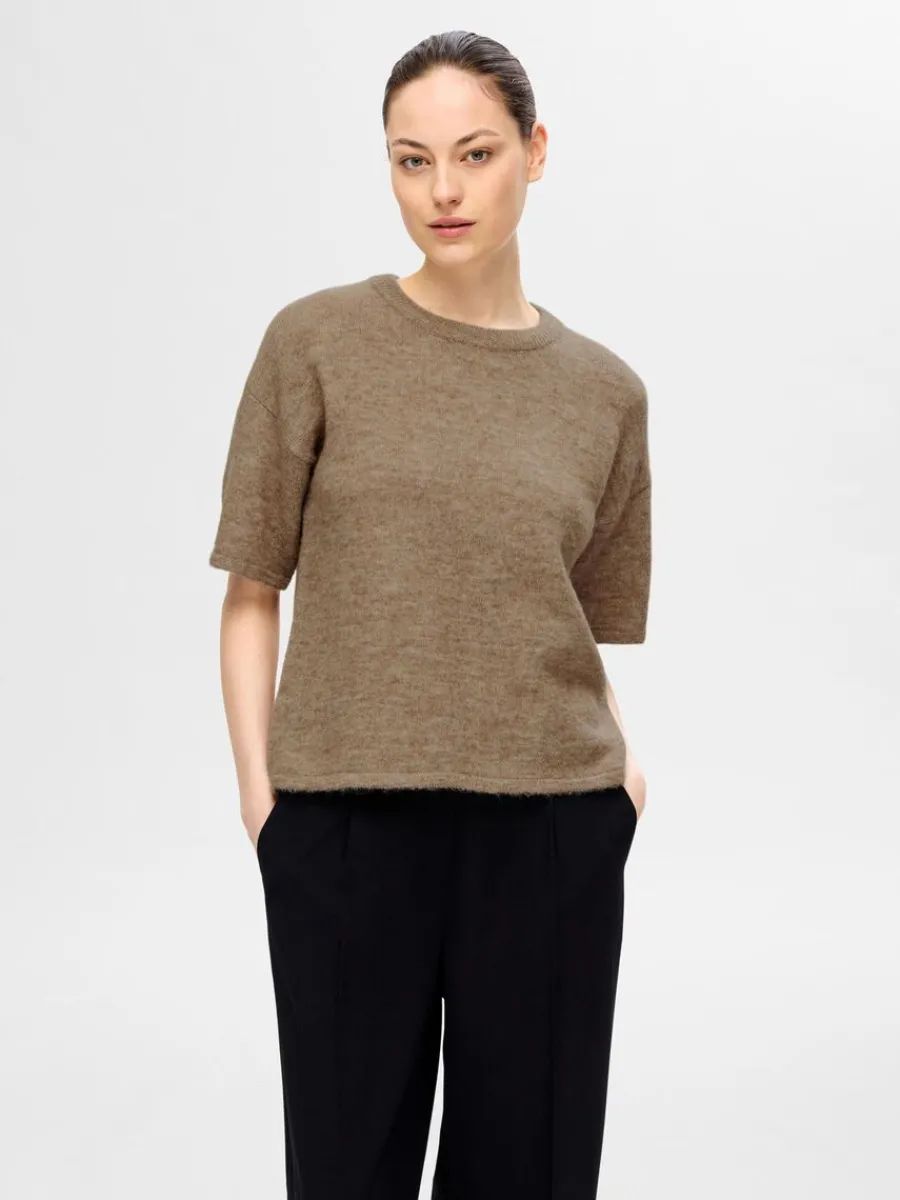 kortrmad_stickad_topp_0-13.webp SELECTED KORTÄRMAD STICKAD TOPP Brown Hot