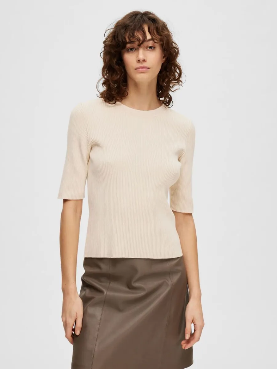 kortrmad_stickad_topp_0-15.webp SELECTED KORTÄRMAD STICKAD TOPP Beige Fashion