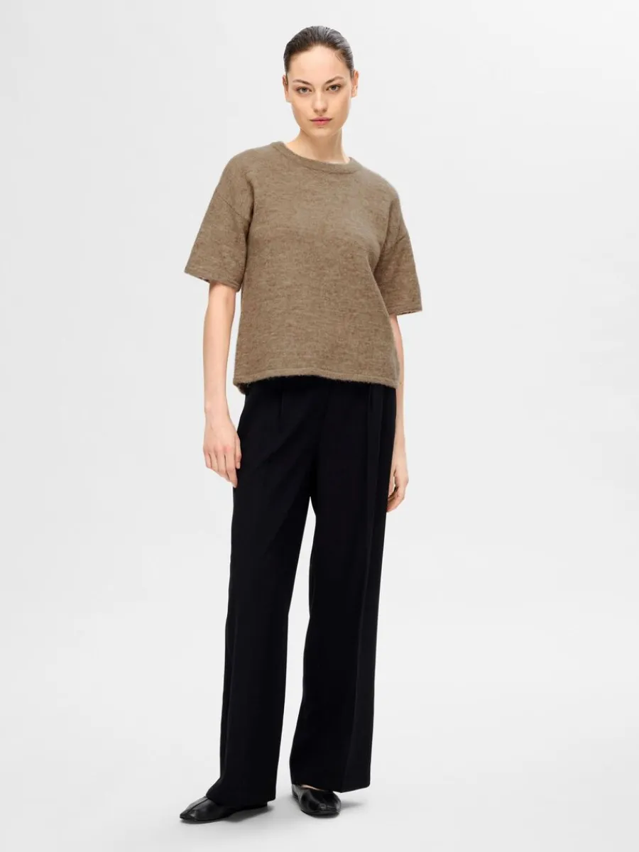 kortrmad_stickad_topp_1-13.webp SELECTED KORTÄRMAD STICKAD TOPP Brown Hot