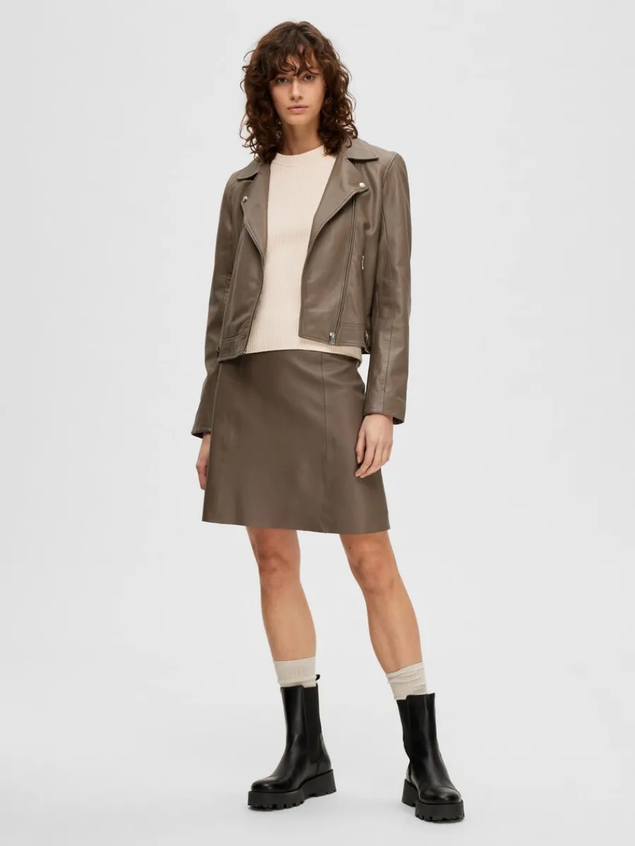 kortrmad_stickad_topp_1-15.webp SELECTED KORTÄRMAD STICKAD TOPP Beige Fashion