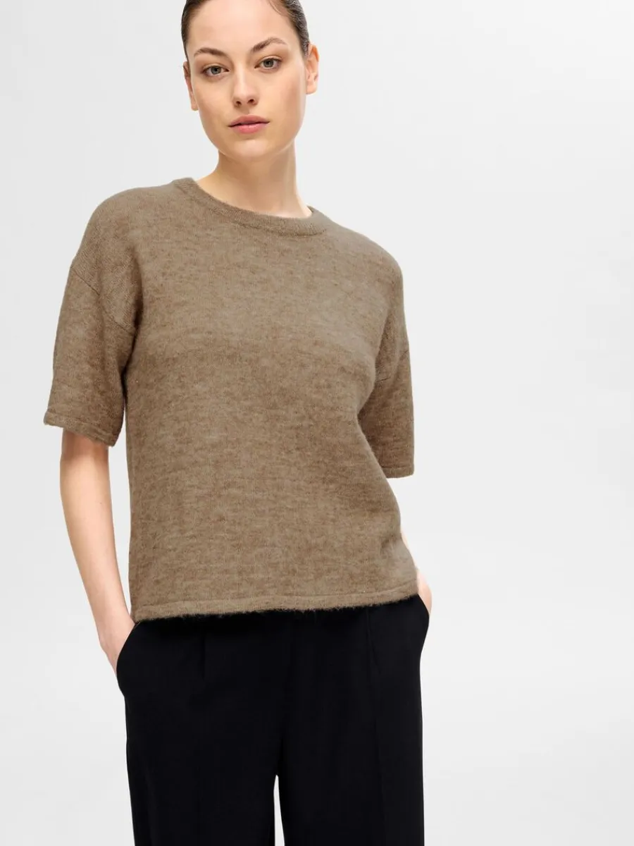 kortrmad_stickad_topp_2-13.webp SELECTED KORTÄRMAD STICKAD TOPP Brown Hot