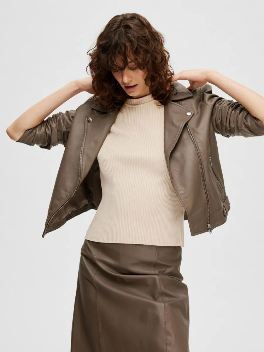 kortrmad_stickad_topp_2-15.webp SELECTED KORTÄRMAD STICKAD TOPP Beige Fashion