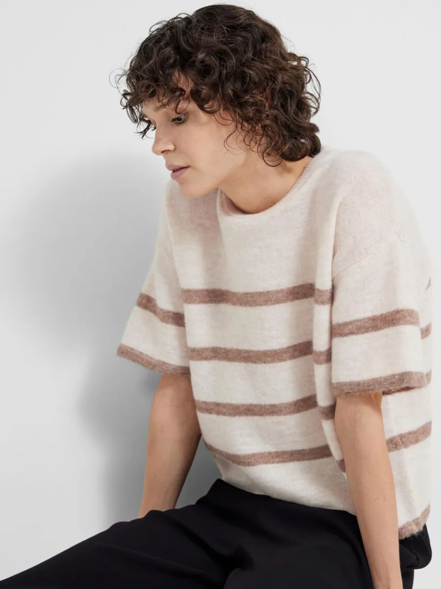 kortrmad_stickad_topp_2-6.webp SELECTED KORTÄRMAD STICKAD TOPP Beige Store