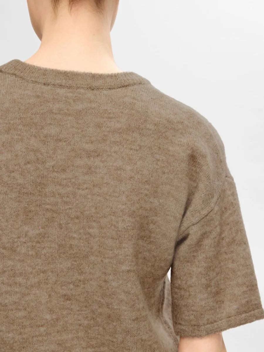 kortrmad_stickad_topp_3-13.webp SELECTED KORTÄRMAD STICKAD TOPP Brown Hot