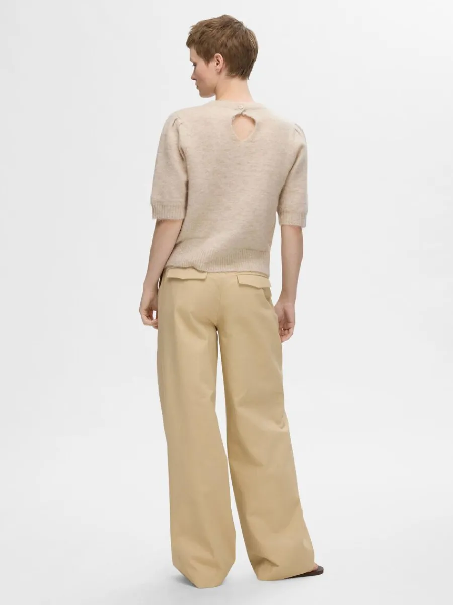 kortrmad_stickad_topp_4.webp SELECTED KORTÄRMAD STICKAD TOPP Beige Hot
