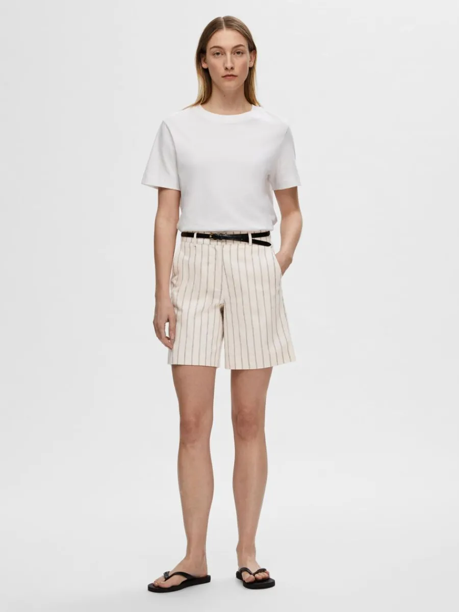 kritstrecksrandig_shorts_2.webp SELECTED KRITSTRECKSRANDIG SHORTS Beige New
