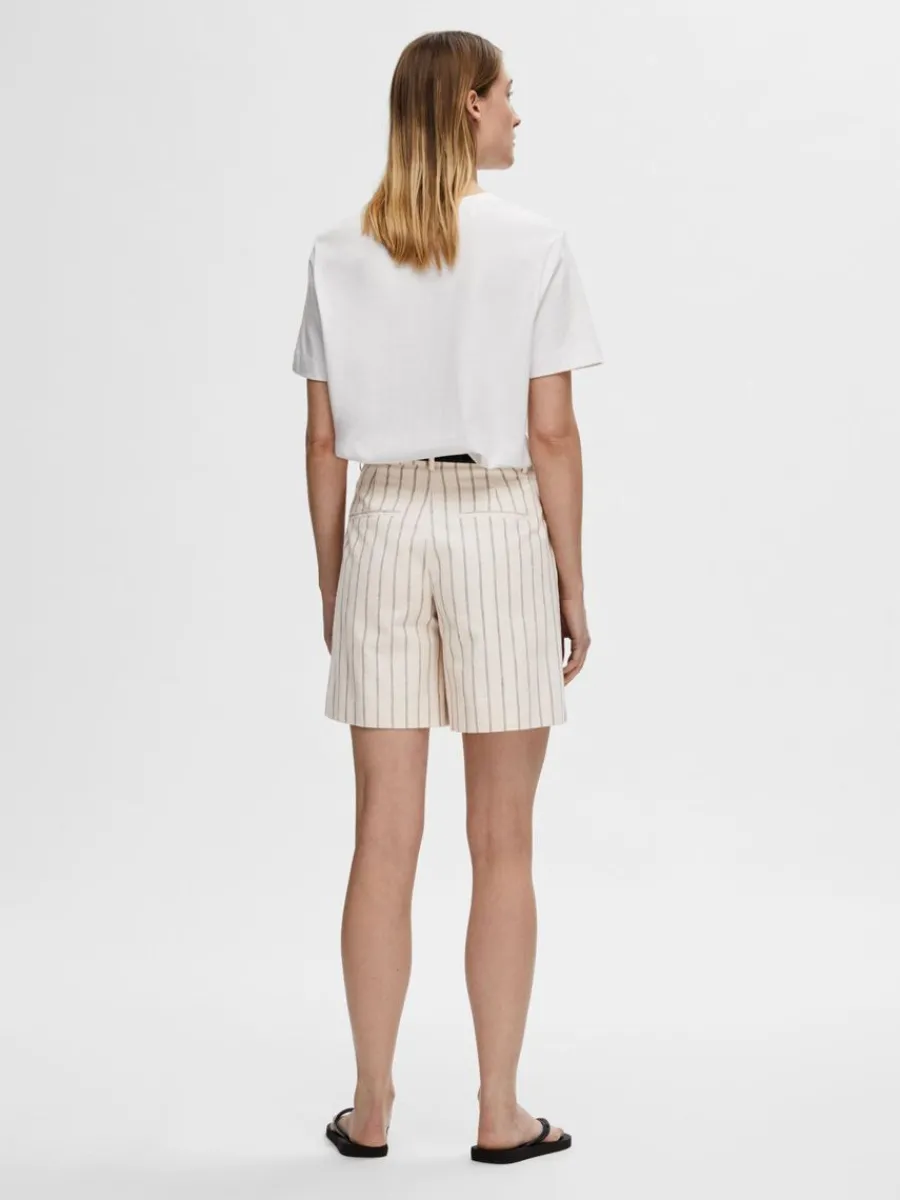 kritstrecksrandig_shorts_5.webp SELECTED KRITSTRECKSRANDIG SHORTS Beige New