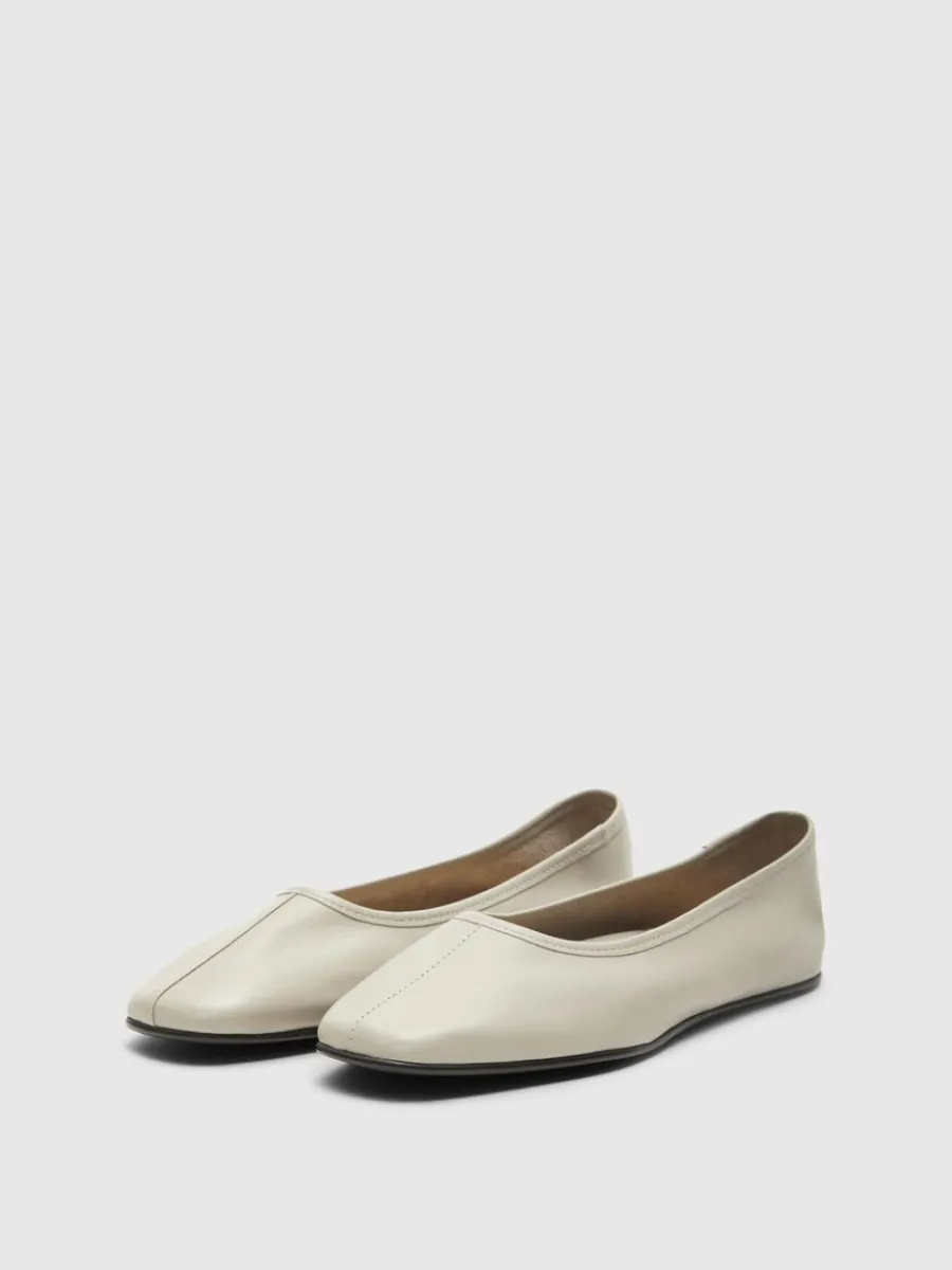 ldersydd_ballerinaskor_1.webp SELECTED LÄDERSYDD BALLERINASKOR Beige Fashion