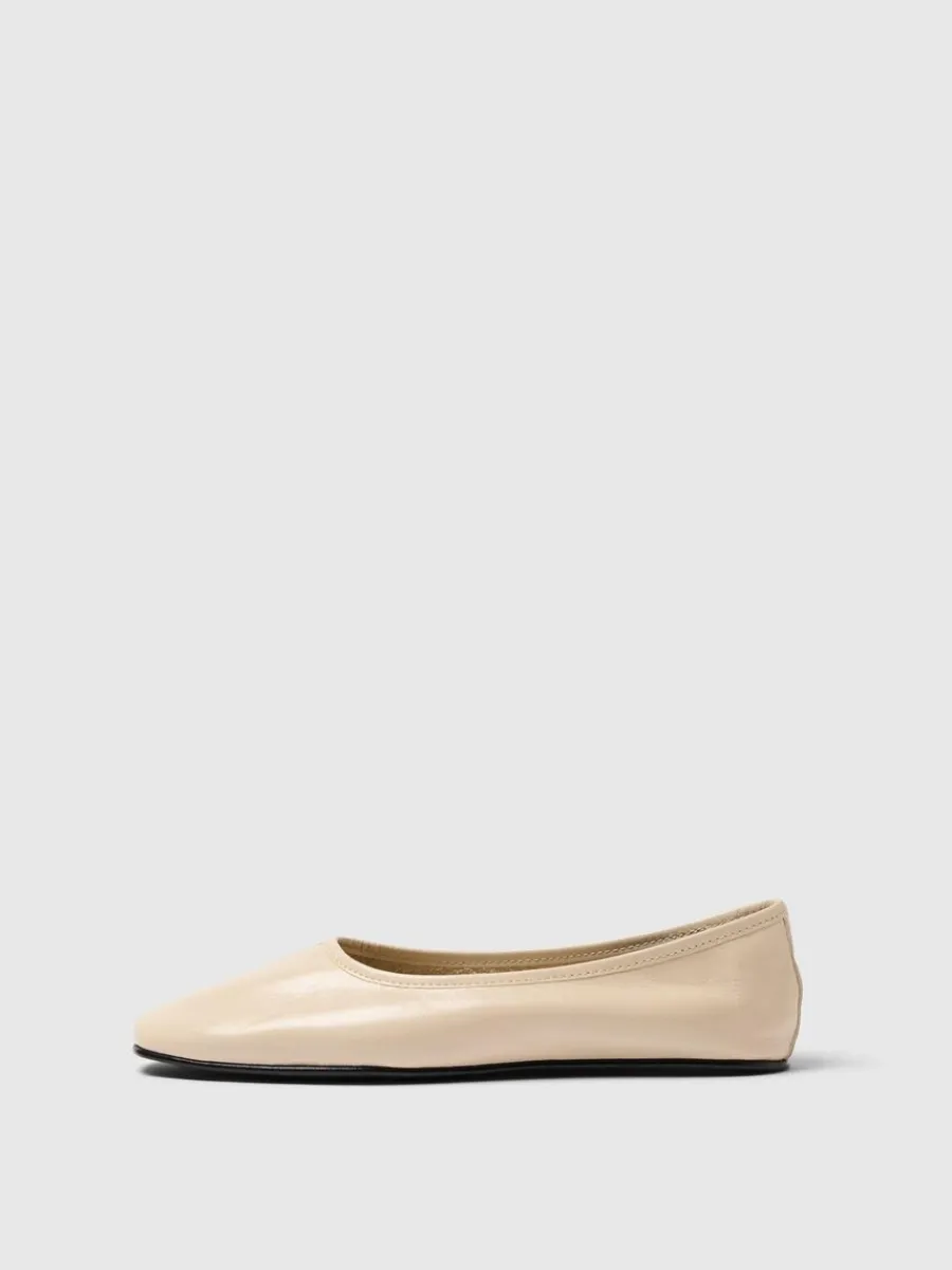 ldersydd_ballerinaskor_4.webp SELECTED LÄDERSYDD BALLERINASKOR Beige Fashion