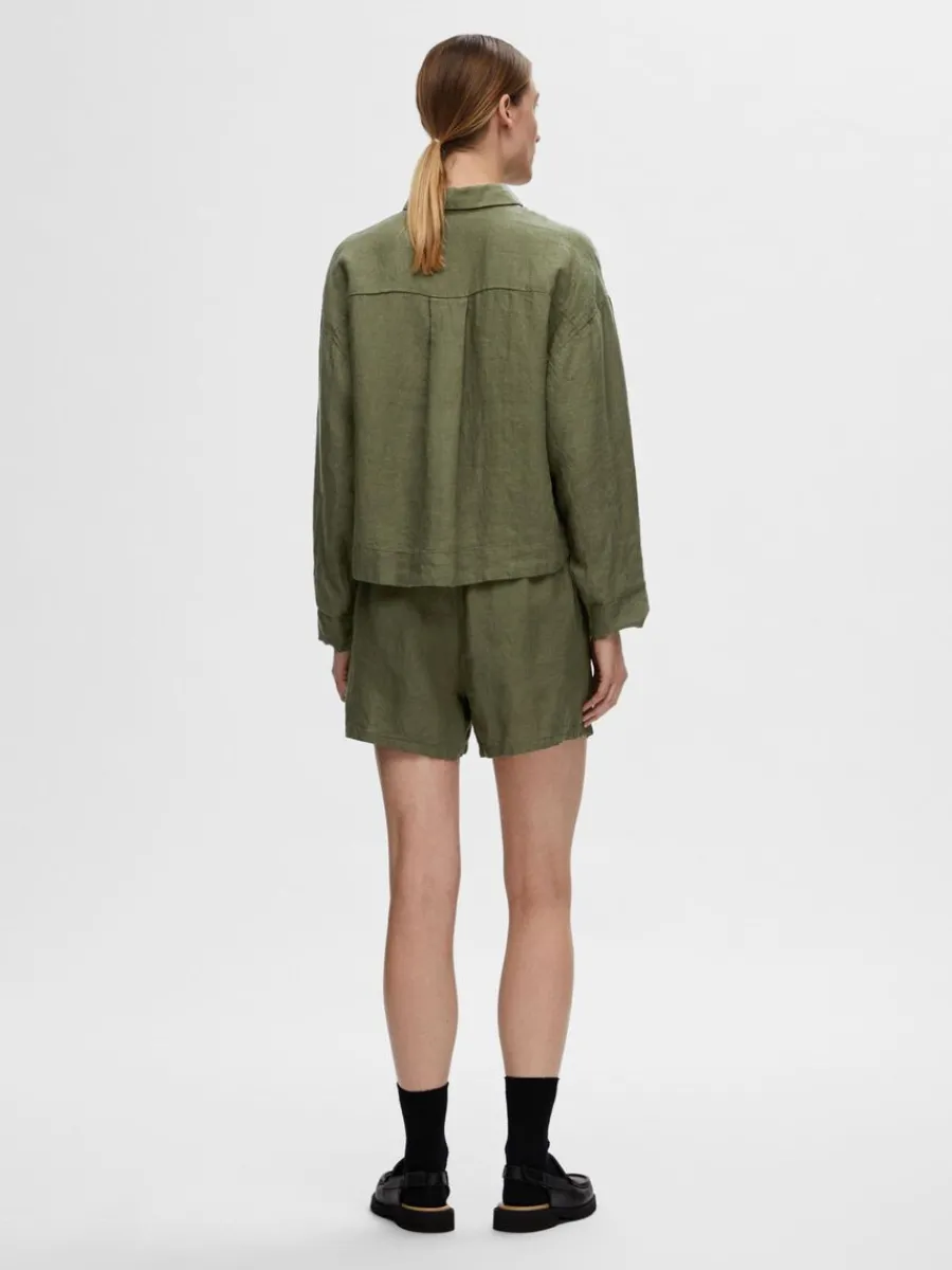 linnesydda_skjorta_4-1.webp SELECTED LINNESYDDA SKJORTA Green Hot