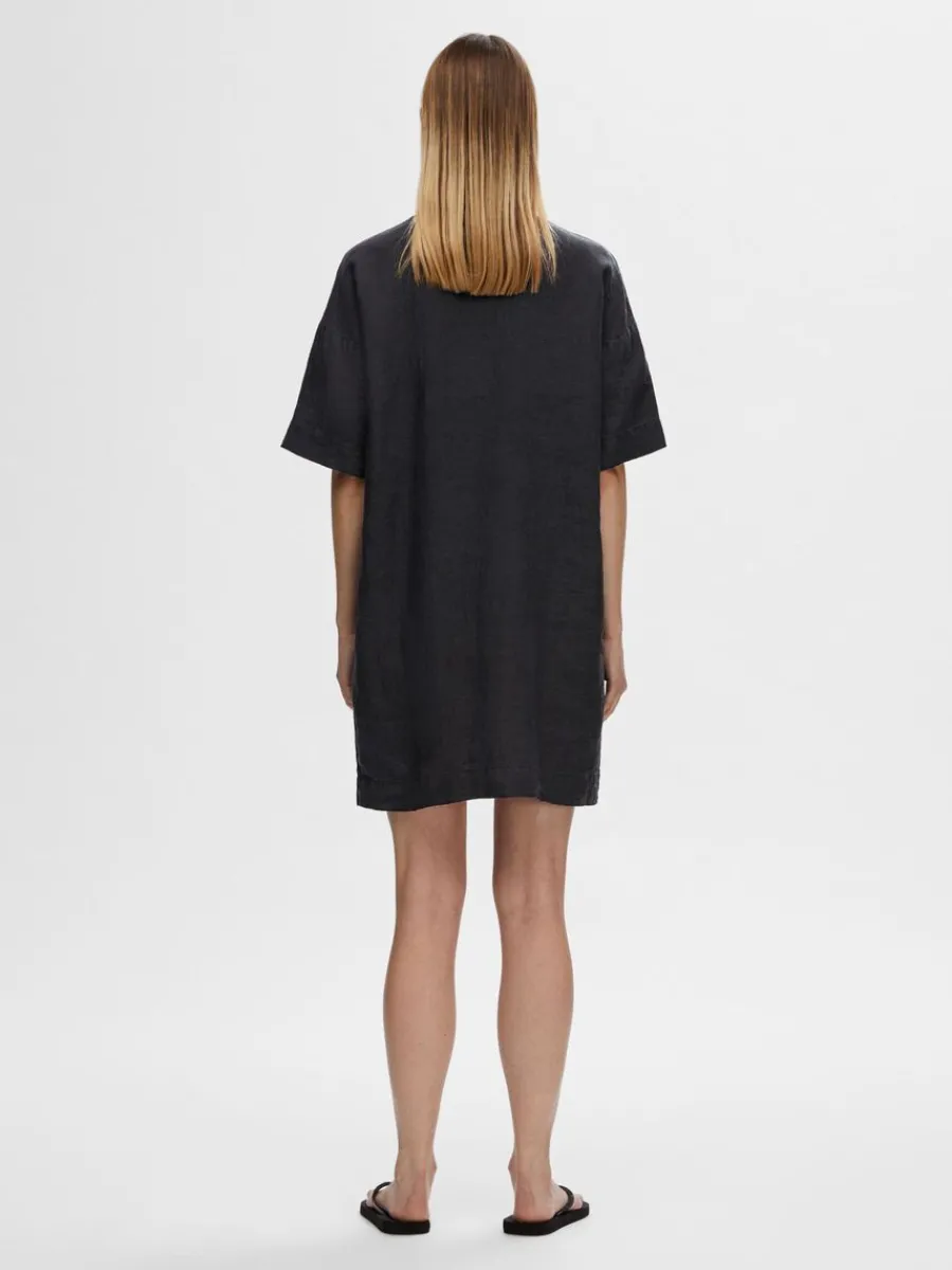 linnesydda_skjortklnning_4.webp SELECTED LINNESYDDA SKJORTKLÄNNING Black New