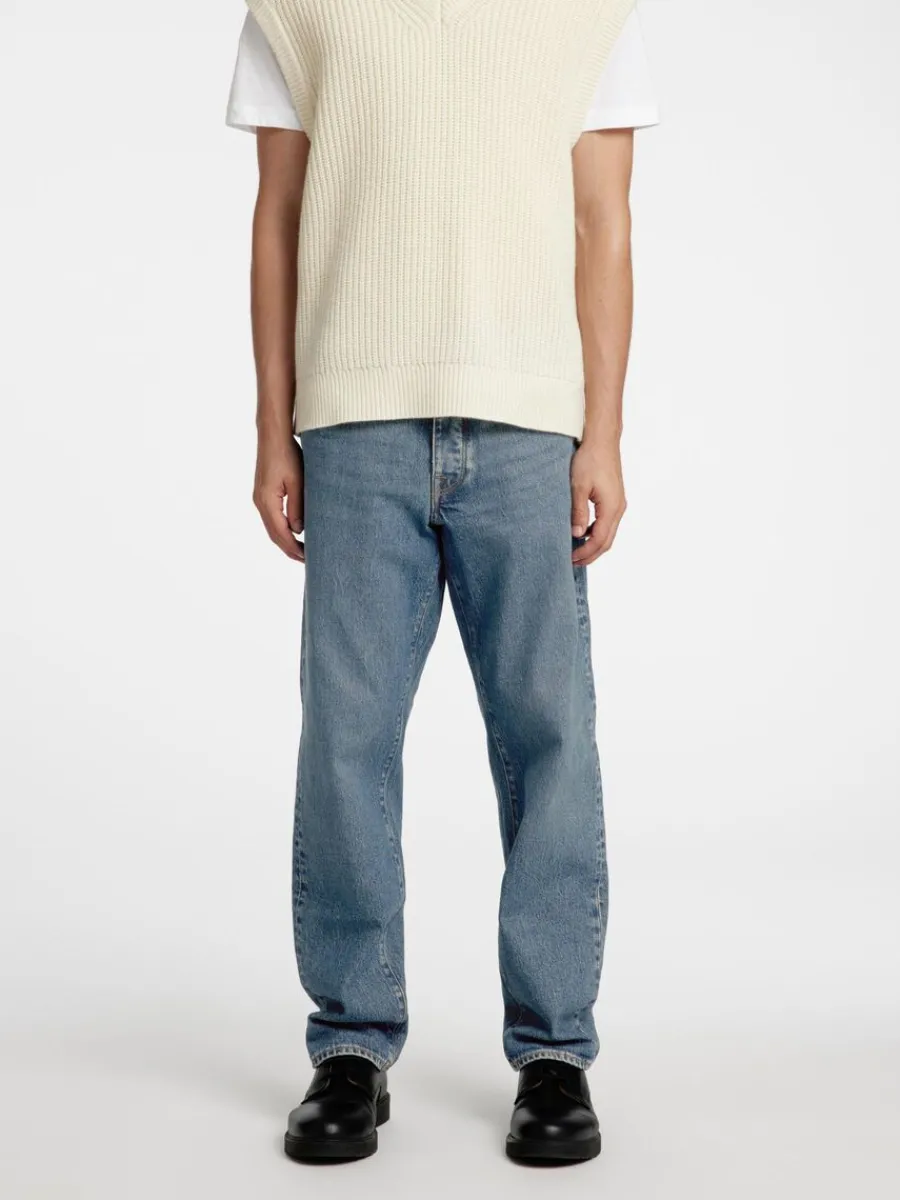 ljus_tvtt_avsmalnande_jea_0.webp SELECTED LJUS TVÄTT AVSMALNANDE JEANS MED NORMAL PASSFORM Blue Fashion