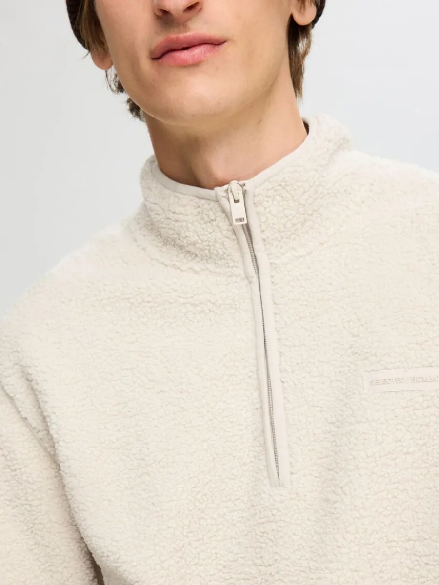 lnga_rmar_fleece_med_halv_4-1.webp SELECTED LÅNGA ÄRMAR FLEECE MED HALVLÅNGT BLIXTLÅS Beige New