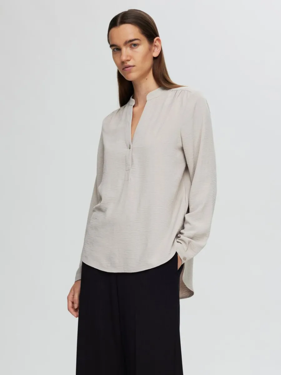 lngrmad_blus_0-3.webp SELECTED LÅNGÄRMAD BLUS Beige Shop