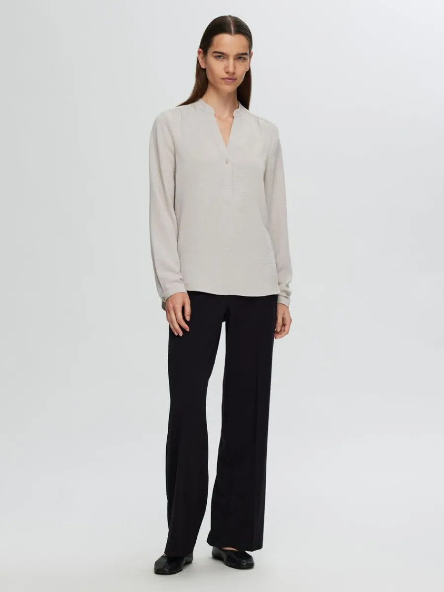 lngrmad_blus_1-3.webp SELECTED LÅNGÄRMAD BLUS Beige Shop