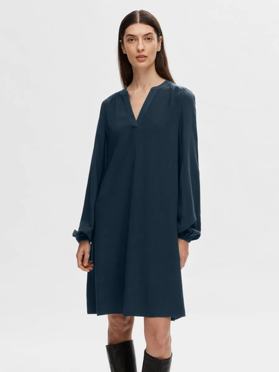 lngrmad_kort_klnning_0-2.webp SELECTED LÅNGÄRMAD KORT KLÄNNING Blue Cheap