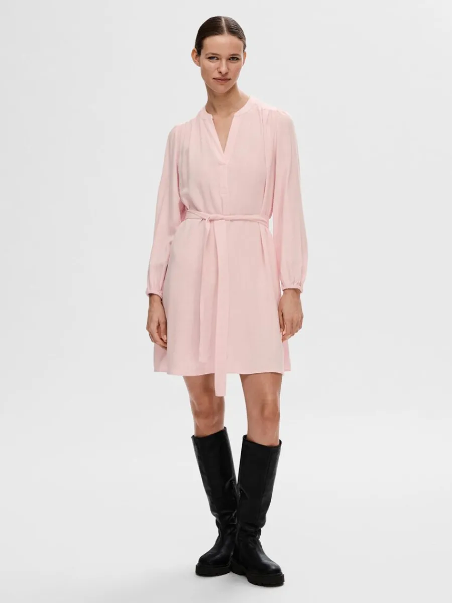 lngrmad_kort_klnning_1-4.webp SELECTED LÅNGÄRMAD KORT KLÄNNING Pink Best Sale