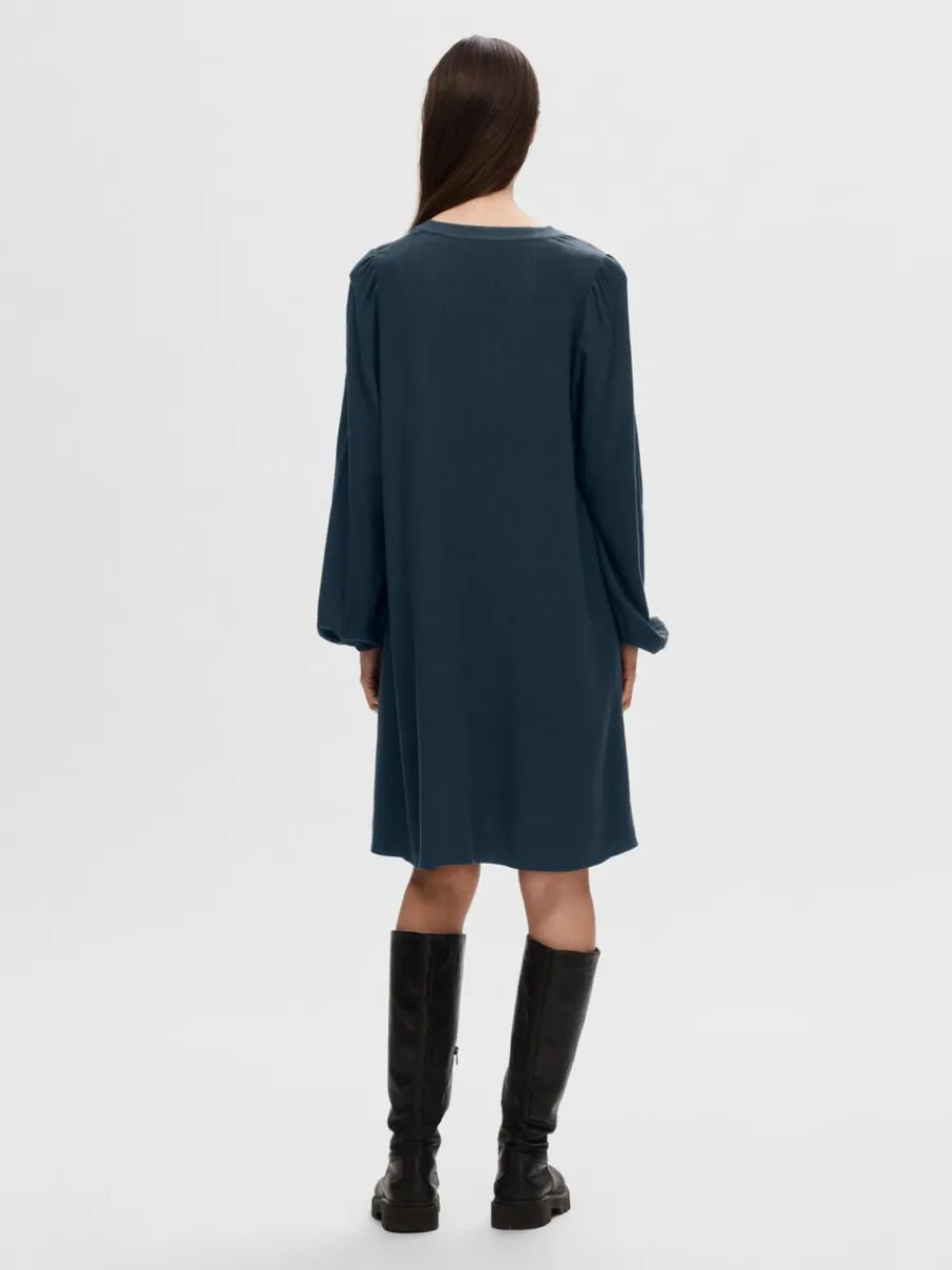 lngrmad_kort_klnning_4-2.webp SELECTED LÅNGÄRMAD KORT KLÄNNING Blue Cheap
