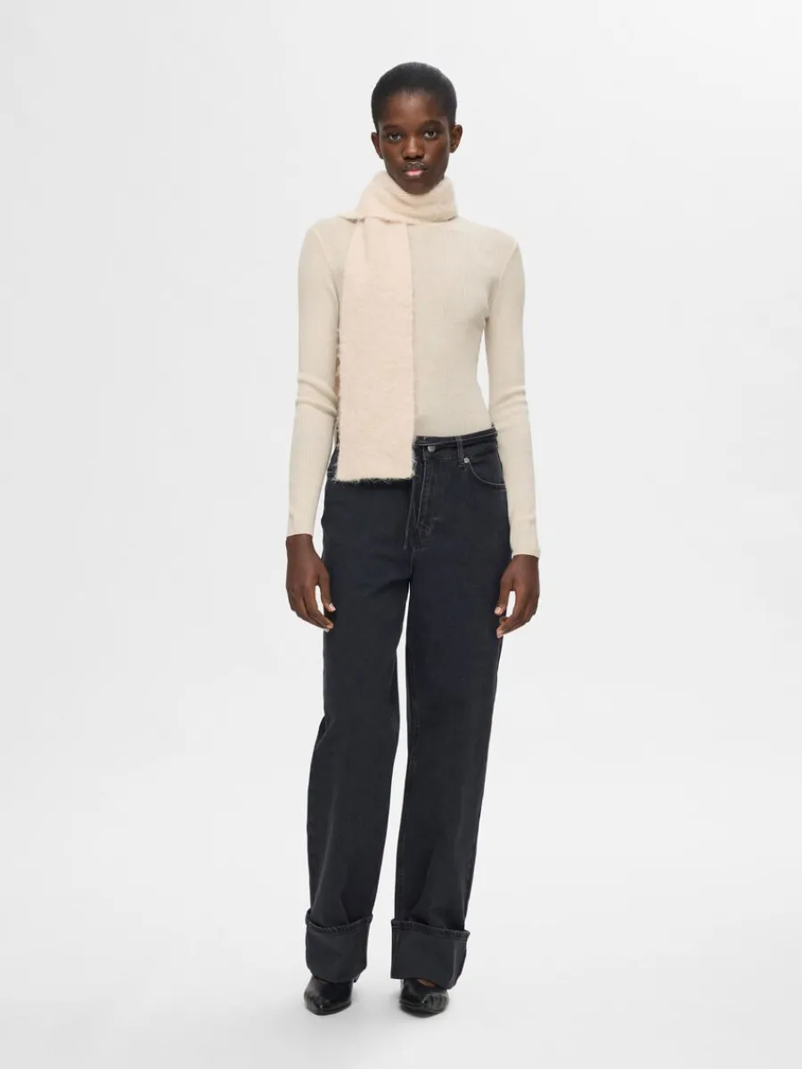lngrmad_stickad_topp_1-1.webp SELECTED LÅNGÄRMAD STICKAD TOPP Beige Sale