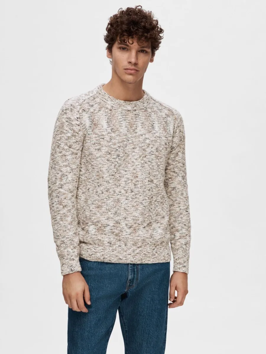 lngrmad_stickad_trja_0-37.webp SELECTED LÅNGÄRMAD STICKAD TRÖJA Beige New