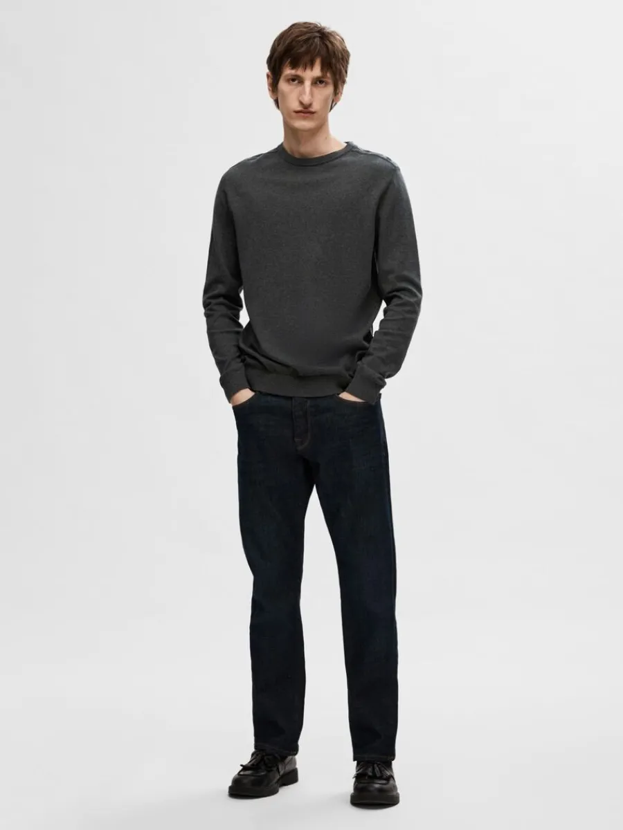 lngrmad_stickad_trja_1-31.webp SELECTED LÅNGÄRMAD STICKAD TRÖJA Grey Shop