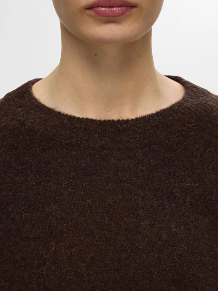 lngrmad_stickad_trja_3-7.webp SELECTED LÅNGÄRMAD STICKAD TRÖJA Brown Sale