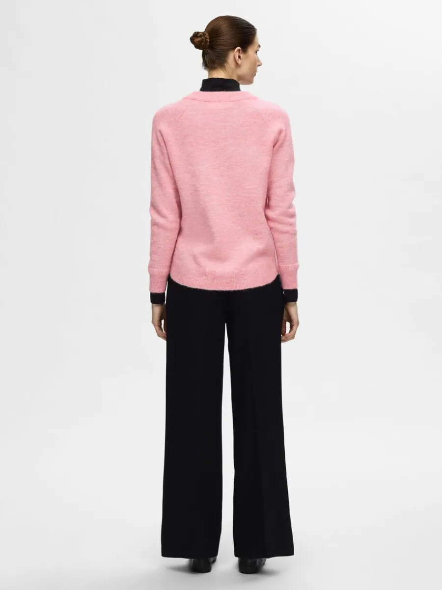 lngrmad_stickad_trja_4-5.webp SELECTED LÅNGÄRMAD STICKAD TRÖJA Pink Flash Sale