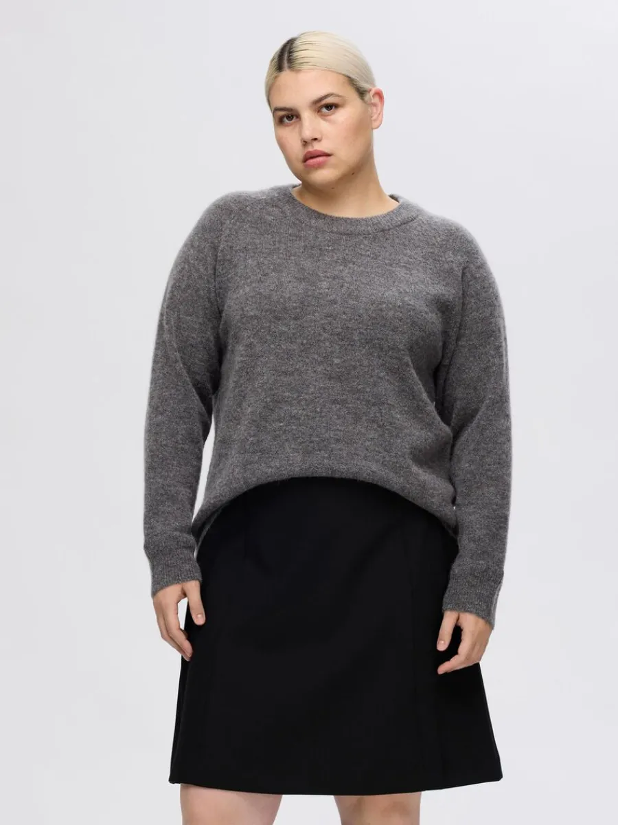 lngrmad_stickad_trja_6.webp SELECTED LÅNGÄRMAD STICKAD TRÖJA Grey Store