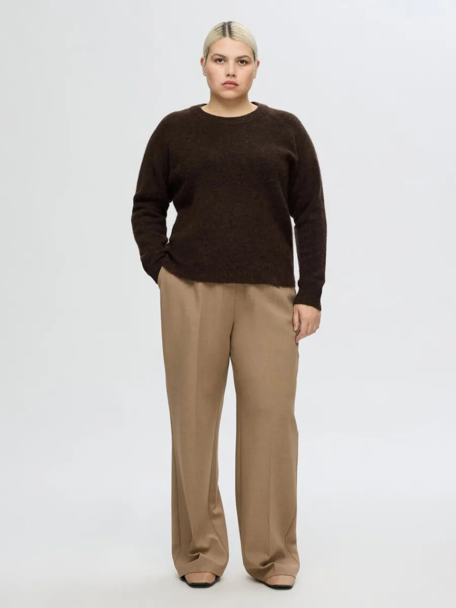 lngrmad_stickad_trja_7-1.webp SELECTED LÅNGÄRMAD STICKAD TRÖJA Brown Sale
