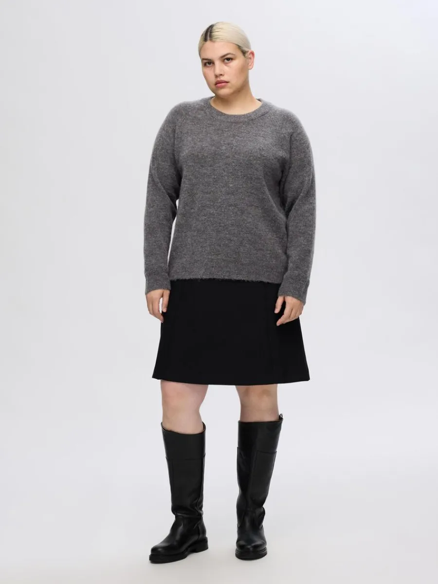 lngrmad_stickad_trja_7.webp SELECTED LÅNGÄRMAD STICKAD TRÖJA Grey Store