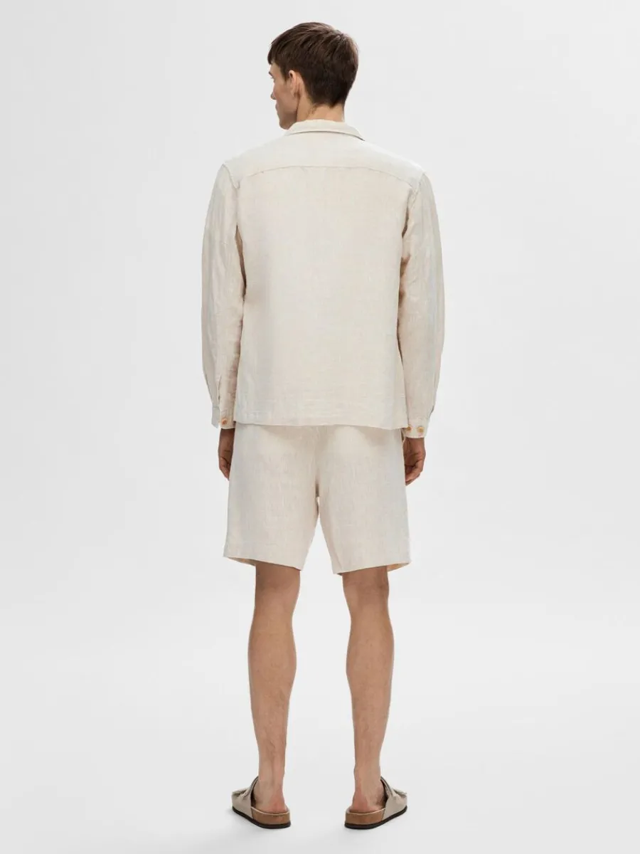 lngrmad_verskjorta_1-2.webp SELECTED LÅNGÄRMAD ÖVERSKJORTA Beige Hot