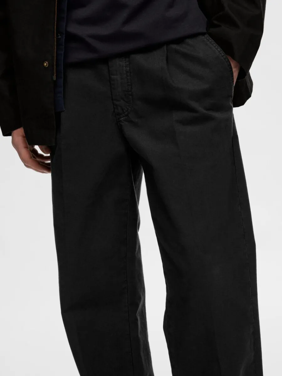 loose_fit_chinos_5-1.webp SELECTED 220 LOOSE FIT CHINOS Black Hot