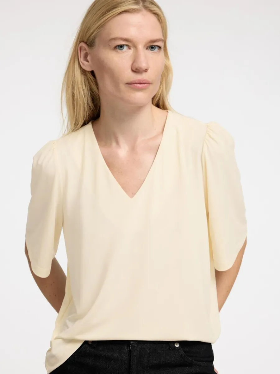loose_fit_vringad_topp_2-1.webp SELECTED LOOSE FIT V-RINGAD TOPP Beige Fashion