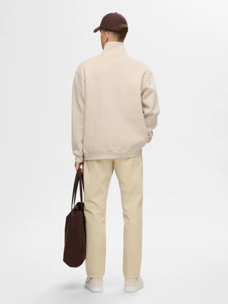 ls_passform_blixtlsfrsedd_1.webp SELECTED LÖS PASSFORM BLIXTLÅSFÖRSEDD SWEATSHIRT Beige Shop