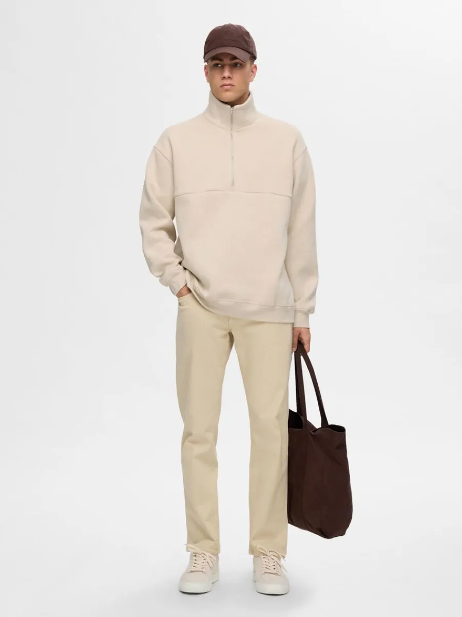 ls_passform_blixtlsfrsedd_2.webp SELECTED LÖS PASSFORM BLIXTLÅSFÖRSEDD SWEATSHIRT Beige Shop
