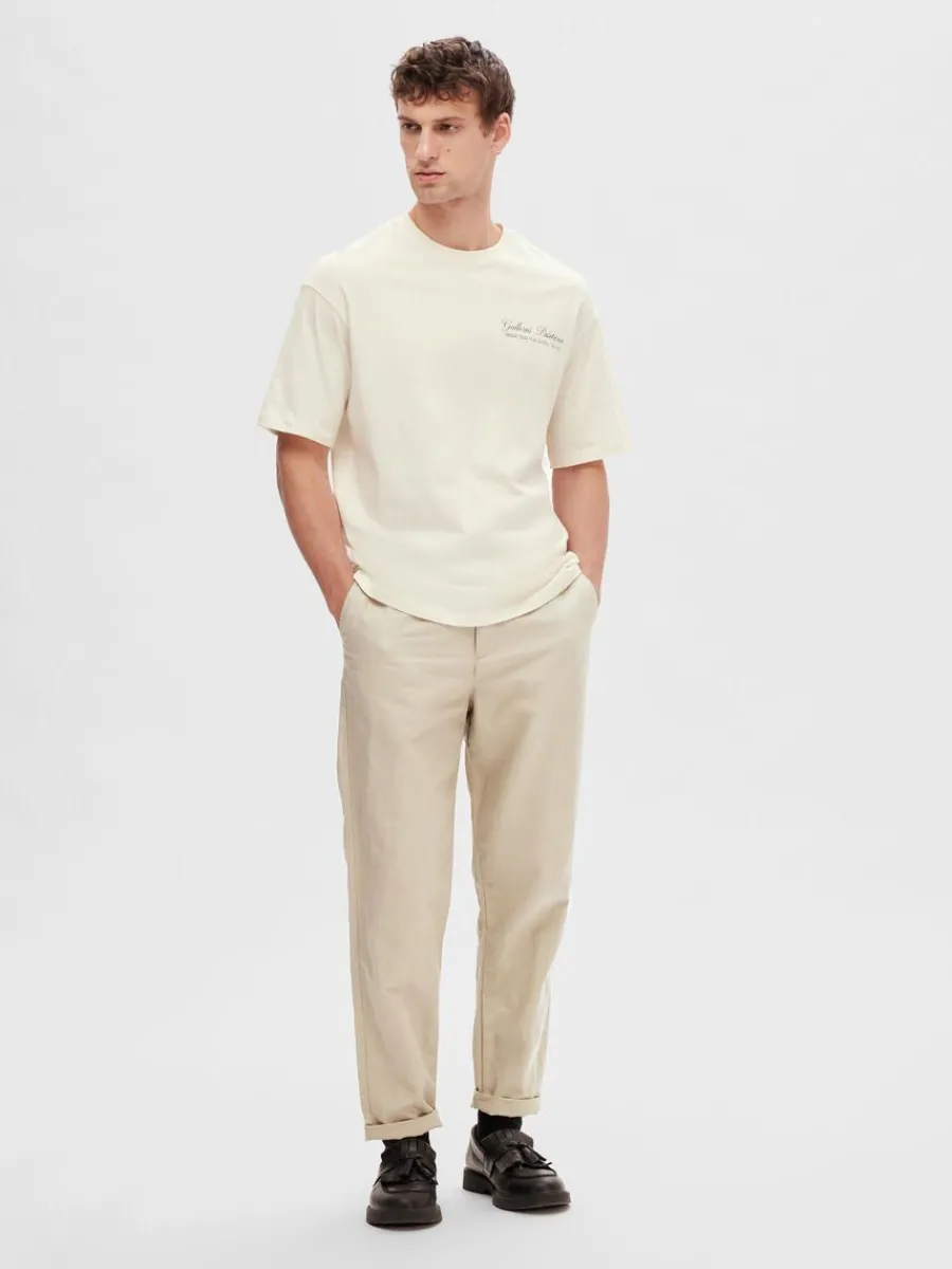 ls_passform_med_tryck_bak_1.webp SELECTED LÖS PASSFORM MED TRYCK BAKTILL T-SHIRT White Cheap