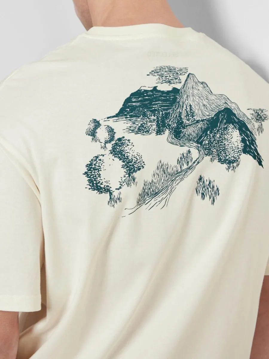 ls_passform_med_tryck_bak_2.webp SELECTED LÖS PASSFORM MED TRYCK BAKTILL T-SHIRT White Cheap