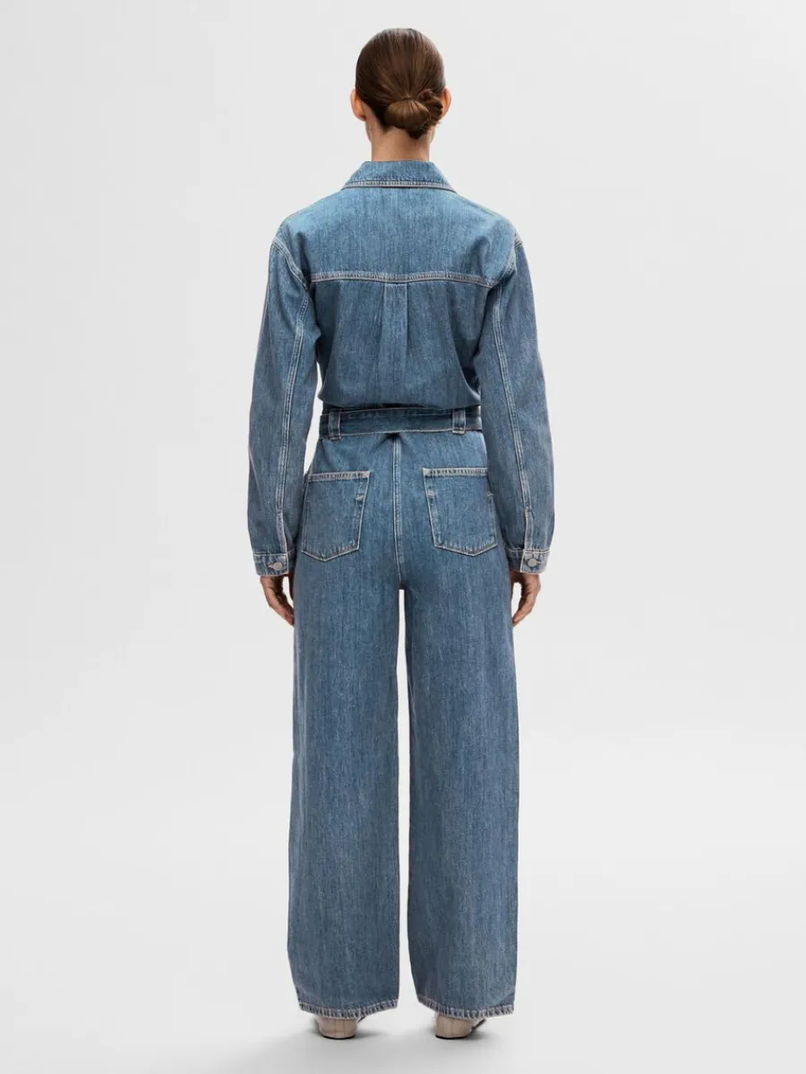 mellantvttad_denim_jumpsu_4.webp SELECTED MELLANTVÄTTAD DENIM JUMPSUIT Blue Shop