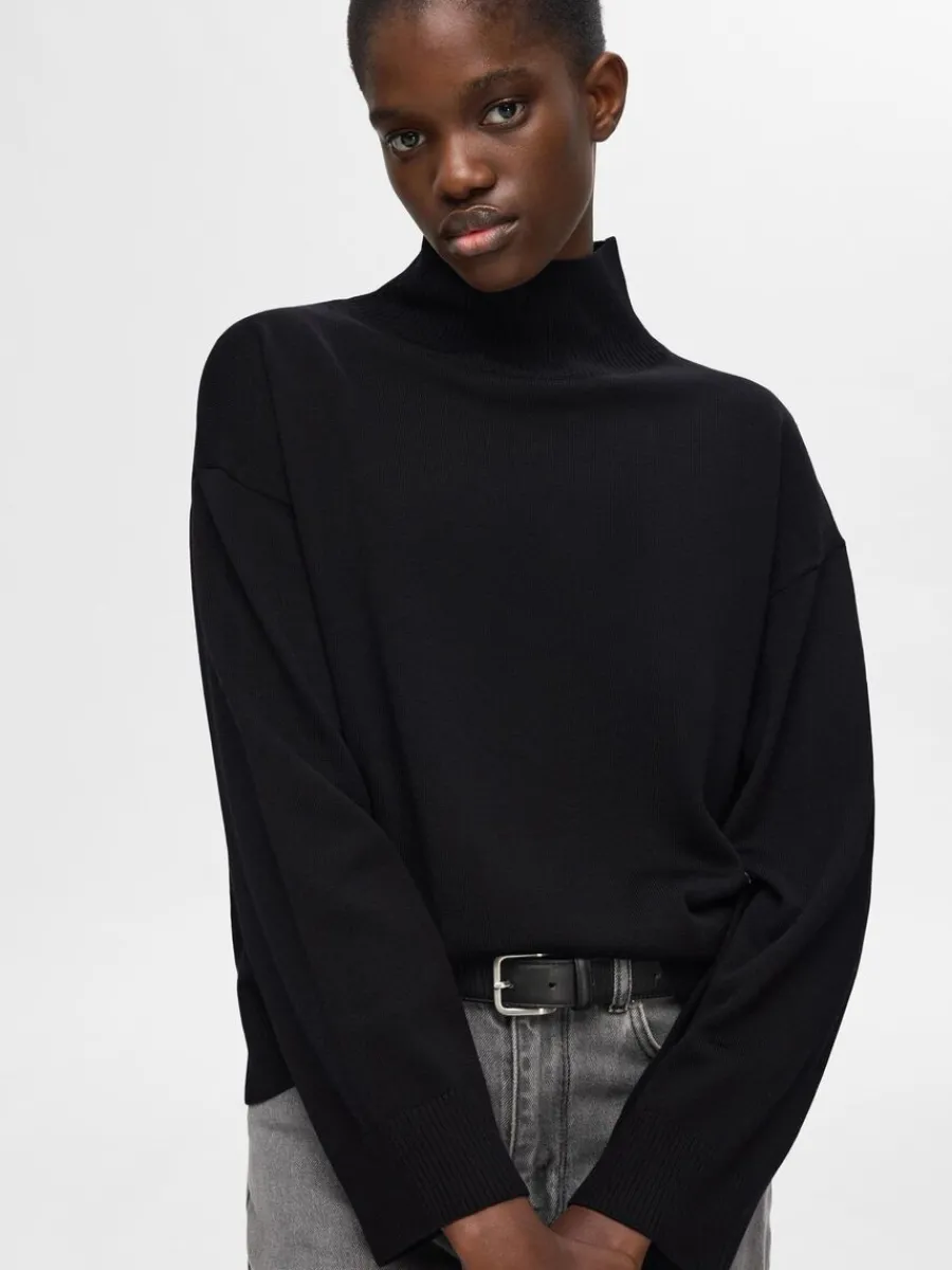 merinoull_trja_med_hg_ha_2.webp SELECTED 100% MERINOULL TRÖJA MED HÖG HALS Black Fashion