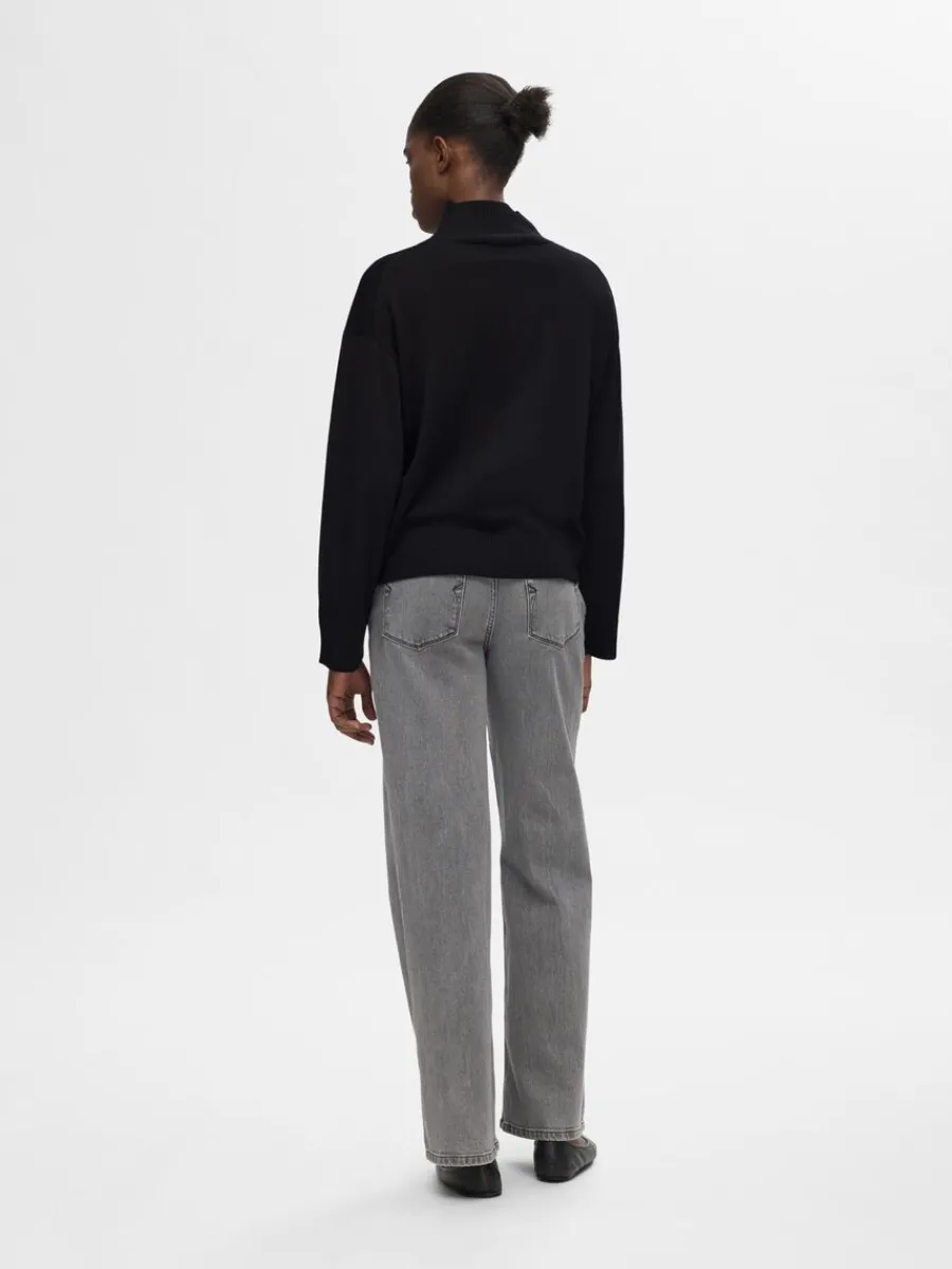 merinoull_trja_med_hg_ha_4.webp SELECTED 100% MERINOULL TRÖJA MED HÖG HALS Black Fashion